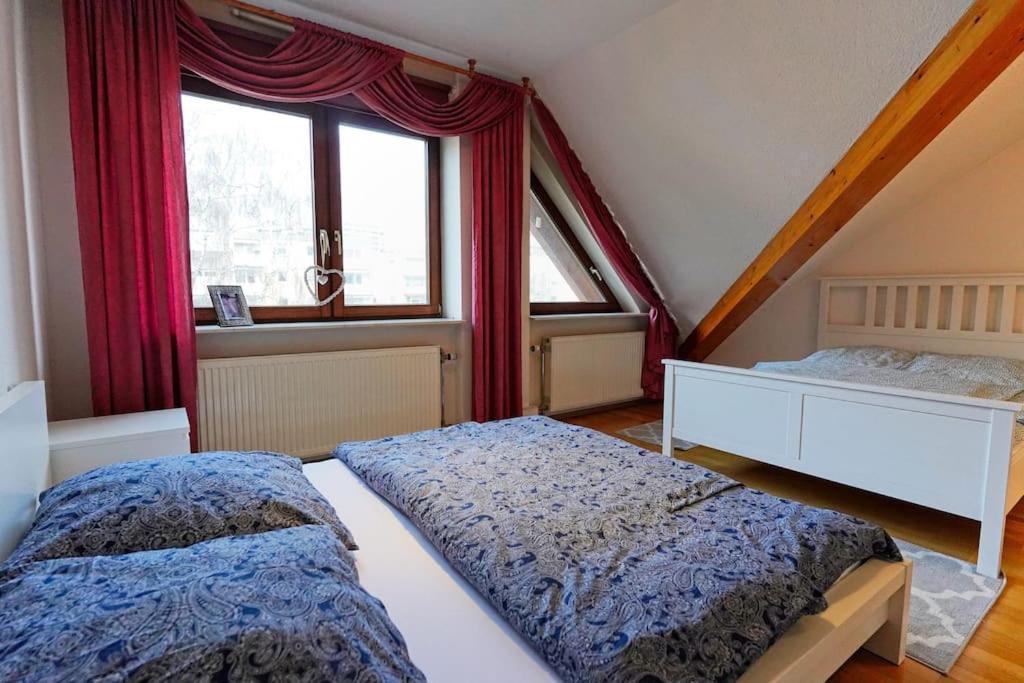 Grosse, Helle Wohnung Fuer Bis Zu 6 Personen Weinheim Exterior foto
